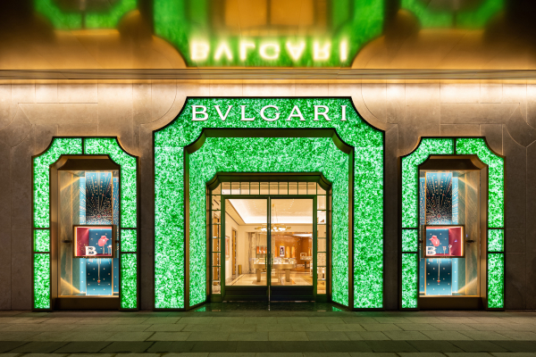 Gevel nieuwe Bulgari store Shanghai van champagneflessen 